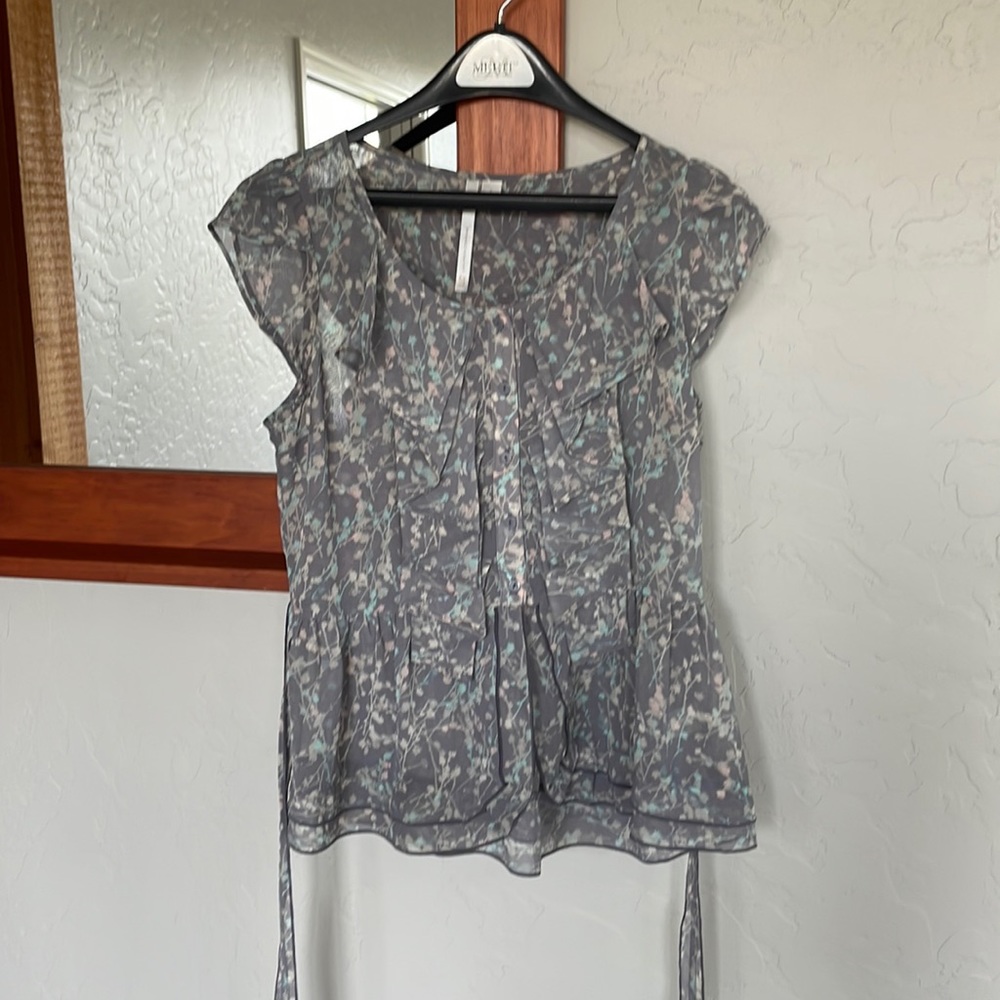 Lauren Conrad Grey pink and blue tie top